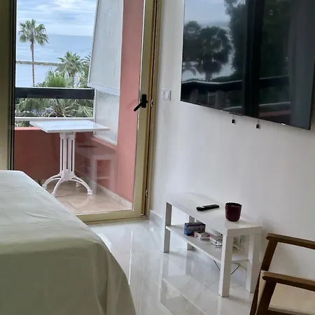 Junto Al Mar * מארבלה